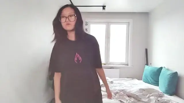 AdelineCanup Chat XXX in diretta
