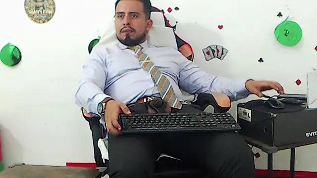 Show modela KalethBigDick na web-kameri