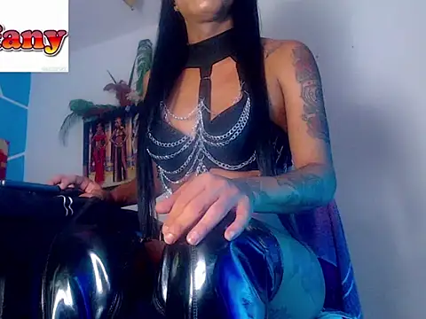 iris_goddessofthesky: διαδικτυακό σόου στην κάμερα