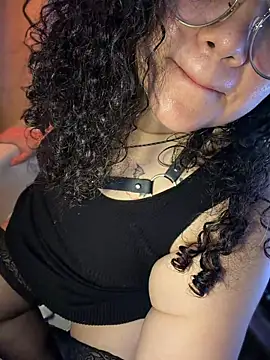 Chat XXX en directo de CurlyMilf_Vannexxxa