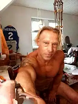 AthleticWomenizer2's Webcam Show