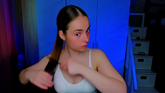 הופעת וובקאם של Maddy_Wood_