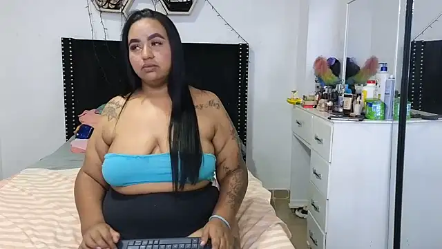 charlotte_077 Adlı Modelin Canlı XXX Sohbeti