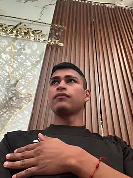 Emiliano_Reyes élő XXX-chatje