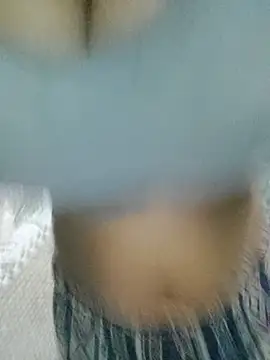 הופעת וובקאם של Aashiya_khan0