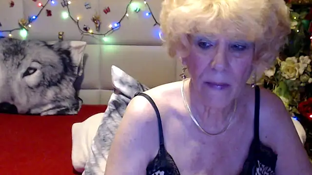 HappyWomanOn Chat XXX live