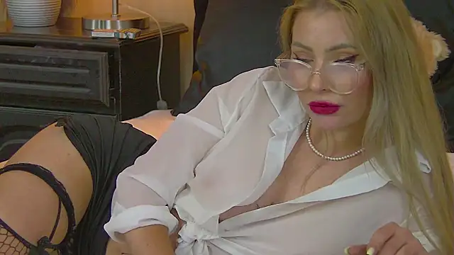 MisshaNight Chat XXX live