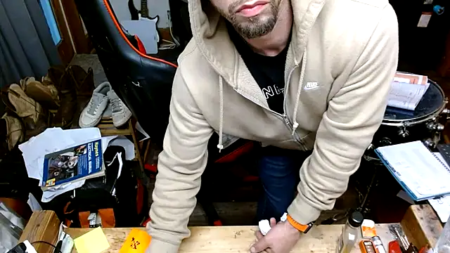 tongueispowerr6d9's Webcam Show