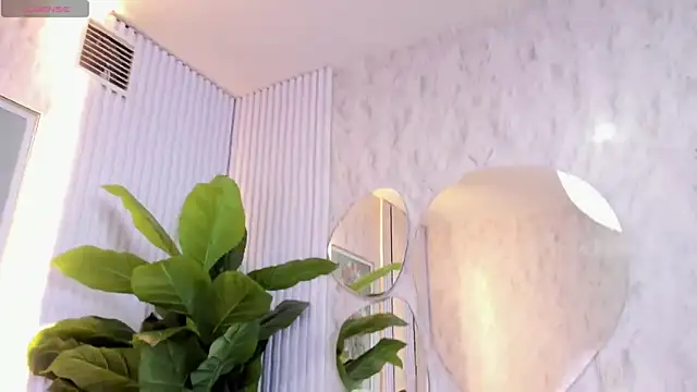 sarah_sluty élő XXX-chatje