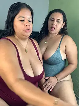 twocurvylatins' Webcam Show