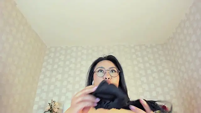 NatsumiHun's Live XXX Chat