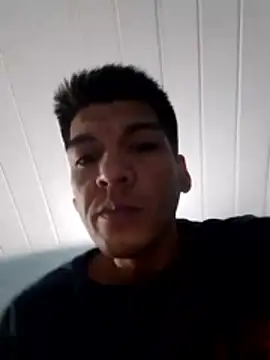 Nico_bian_93: διαδικτυακό σόου στην κάμερα