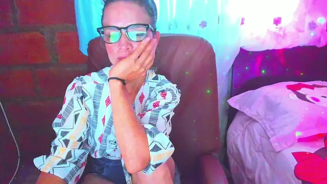 แชท XXX สดของ BrianaGarner