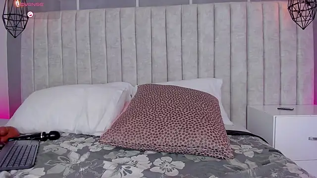 my_friends_mom Webcamshow
