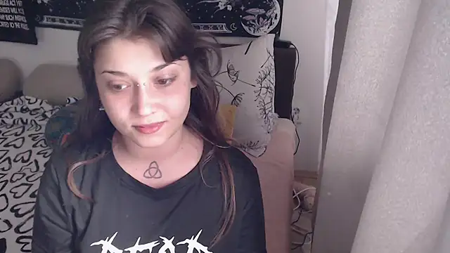 AlienforTwenty Adlı Modelin Canlı XXX Sohbeti