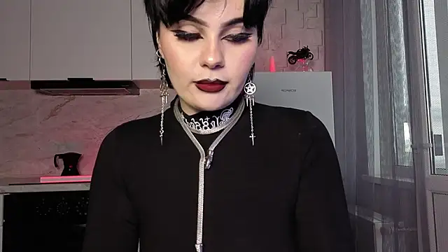 IntrigueYourDay's Live XXX Chat