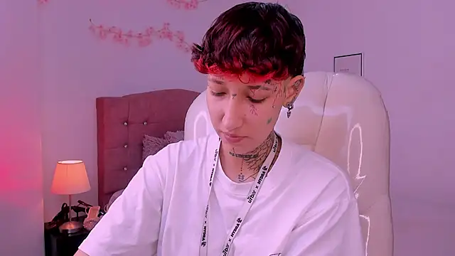 Chat +18 de Luci_Rose ao vivo