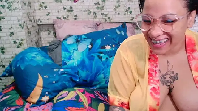 צ'אט XXX בשידור חי של Indian_candyXX