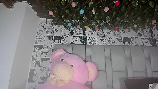 LucyRosse élő XXX-chatje
