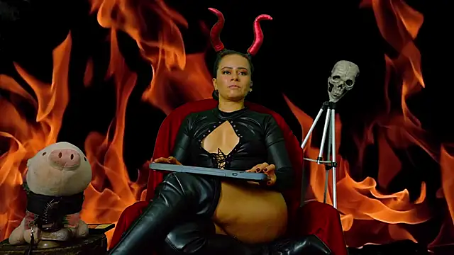 MistressSlut1 webcam show