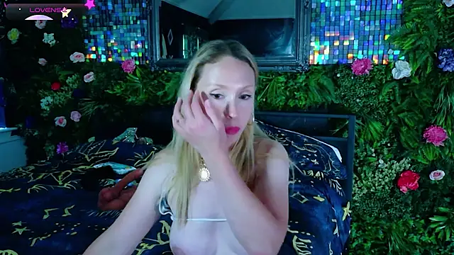 HillbillieHollie: вебкам-шоу