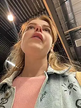 Show modela HarrietDart na web-kameri