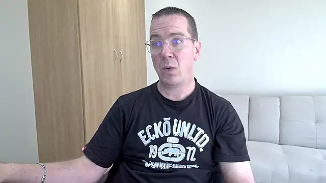 Онлайн чат XXX BrettJ81
