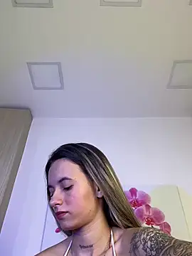 JuliaColemann Adlı Modelin Canlı XXX Sohbeti