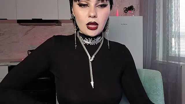 IntrigueYourDay's Live XXX Chat