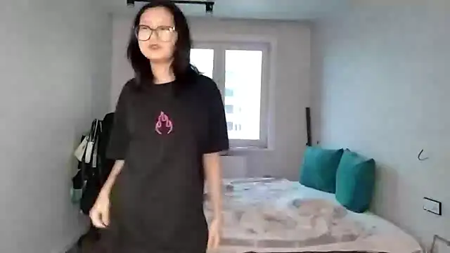 AdelineCanup's Live XXX Chat