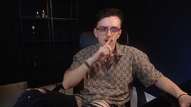 Chat +18 de FelixStarkk ao vivo