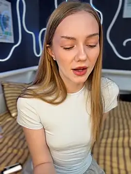 MilaMoone XXX чат на живо
