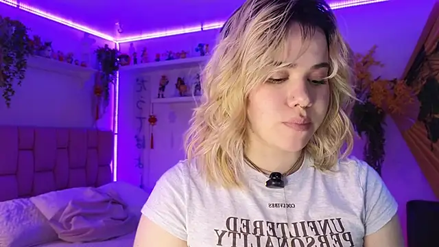 albaismynameX's Live XXX Chat