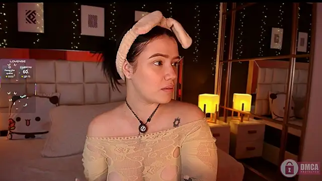 emmy_wattsoon Adlı Modelin Canlı XXX Sohbeti