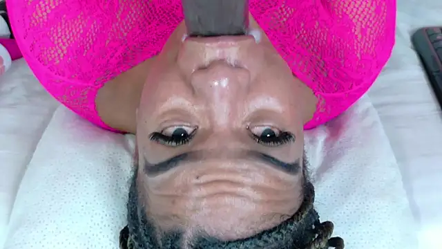 ScarletMusk élő XXX-chatje