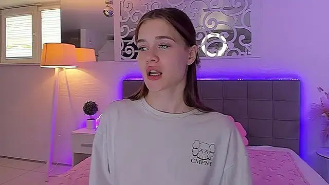 LuisaClover élő XXX-chatje