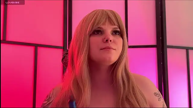 Show modela LikaBerry1 na web-kameri