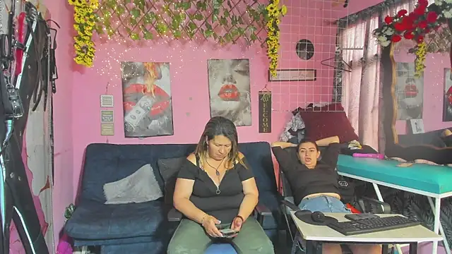 lesbiancuple Adlı Modelin Web Kamerası Şovu