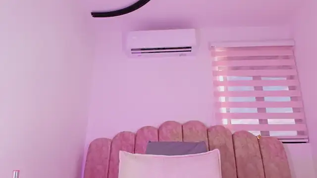 Malaia_thompson_ XXX чат на живо