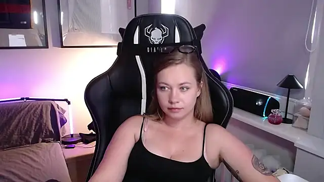Czat XXX na żywo – holly_xglam