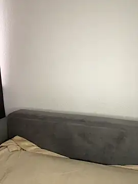 חדר צ'אט בשידור חי של April_Purr