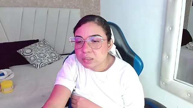 AliceSmity__'s Live XXX Chat