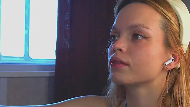 XXX chat uživo modela sinteas