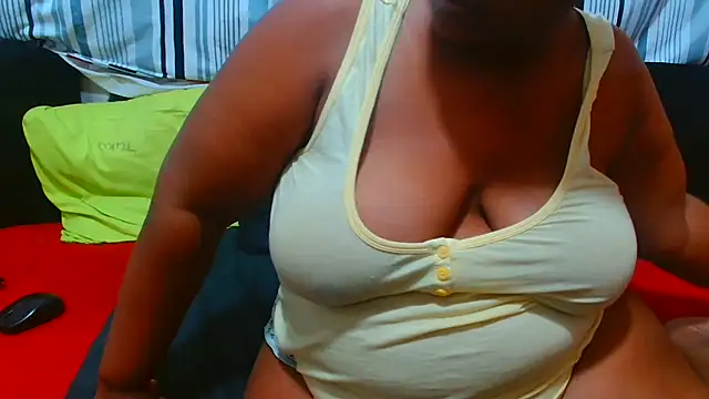 AfricanBigAssxx98 Adlı Modelin Canlı XXX Sohbeti