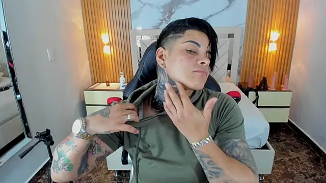 XXX chat uživo modela KAROLLJONES1