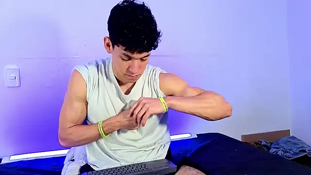 Luke_Muscle Webcam show
