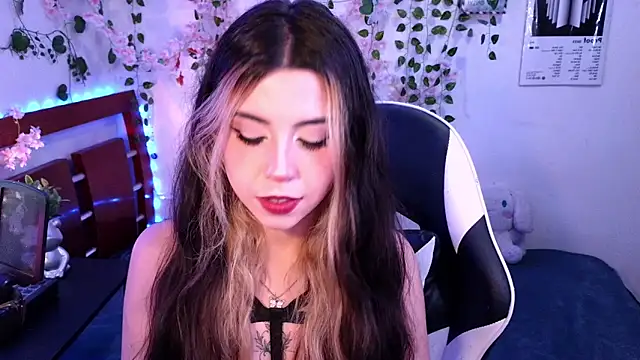 Kittyuwu_'s Live XXX Chat