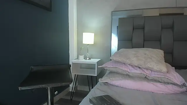Charlie___Musk's Live XXX Chat