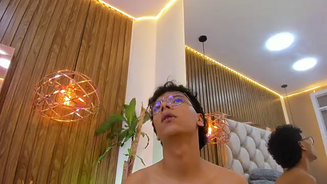 adams_bobby Adlı Modelin Web Kamerası Şovu