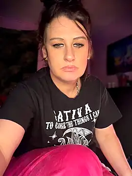 Milfshortcakes Adlı Modelin Canlı XXX Sohbeti